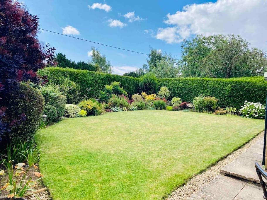 Cotswolds Luxury House In Central Bourton Large Sleeps 2-11. Pet Friendly. Exterior photo